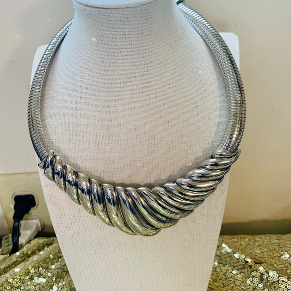 Jewelry - Elegant Silver Necklace